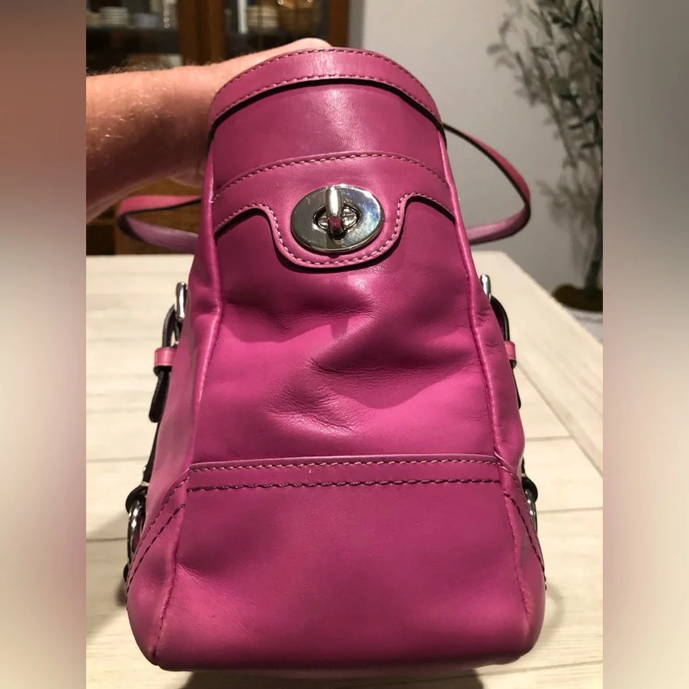 COACH F12343 PINK/MAGENTA LEATHER GALLERY EAST WEST TOTE WITH HANGTAG - Picture 3 of 16